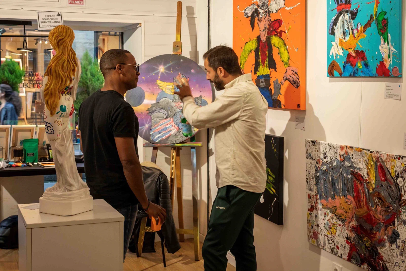 Chepuki, artiste peintre, expose à la galerie Kiff & Marais, Paris